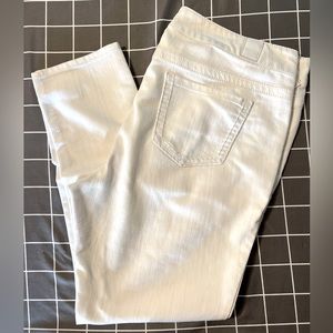 Maurice’s white jeggings Size 20 REG Excellent used condition